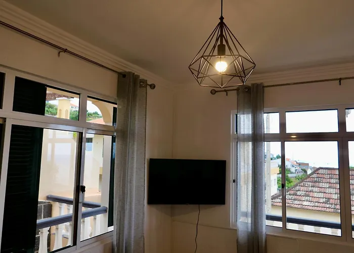 Проживание в семье Colive Madeira - Mill House Понта-ду-Сол